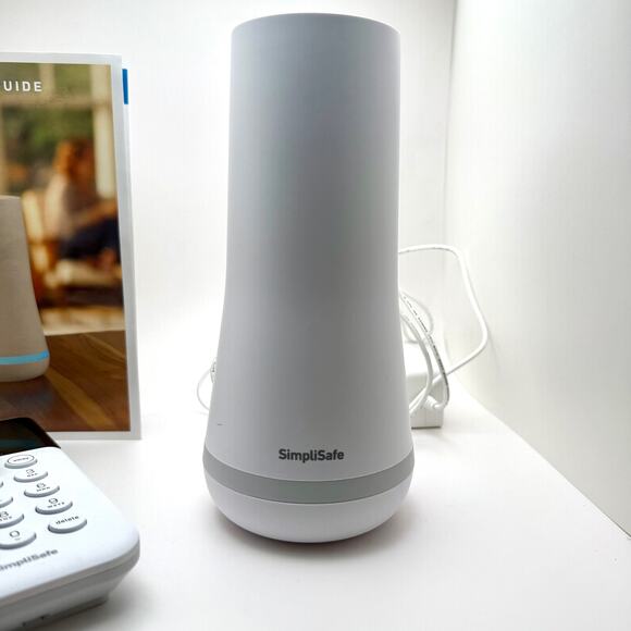 SimpliSafe Home Security Base Station SSBS3 and Keypad - Picture 4 of 12